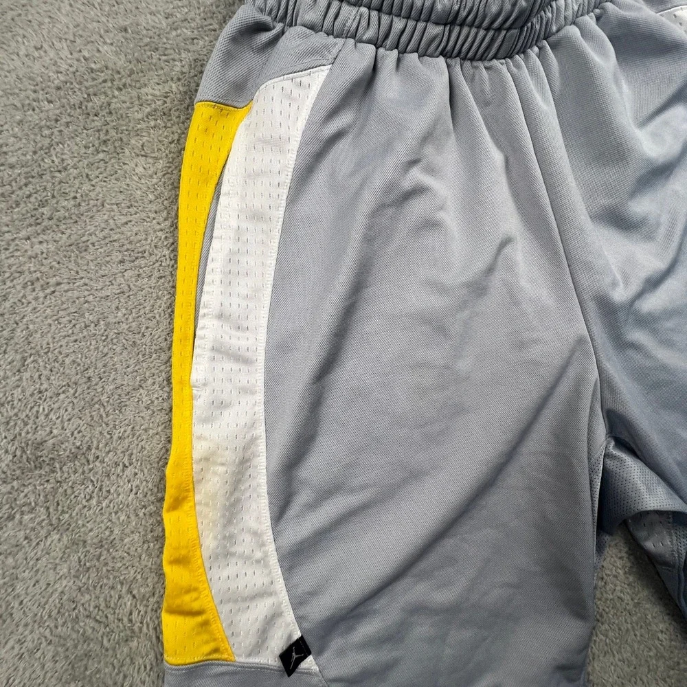 Jordan Basketball Shorts Mens Medium‎ Grey Yellow Dri-FIT Athletic Jumpman 10